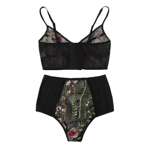 Floral and flirtatious Embroidered  bra set - Picture 5 of 7
